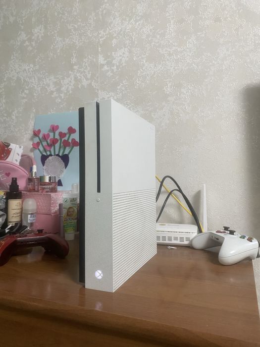 Продам Xbox One S