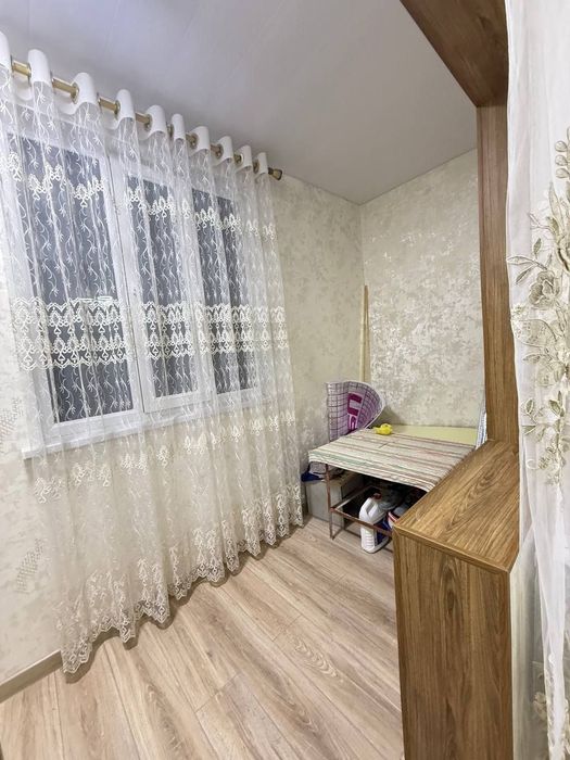 Юнусабад 11 квартал. Продается квартира  2/4/4