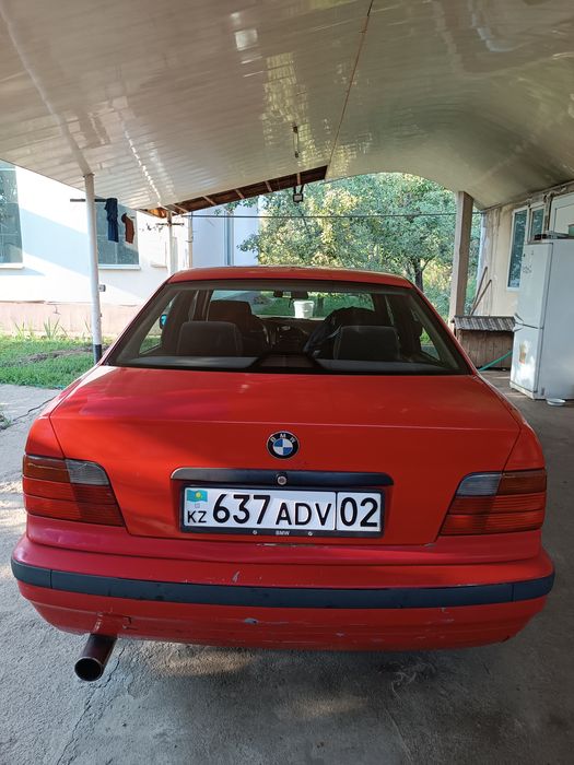 Продам машину BMW 320i