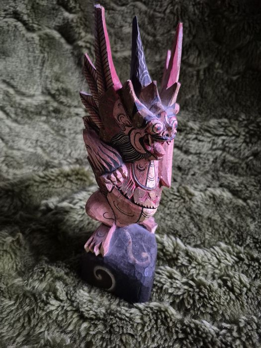 Vând o statuietă lemn,scluptate pictate manual ,made Indonezia

- fabr