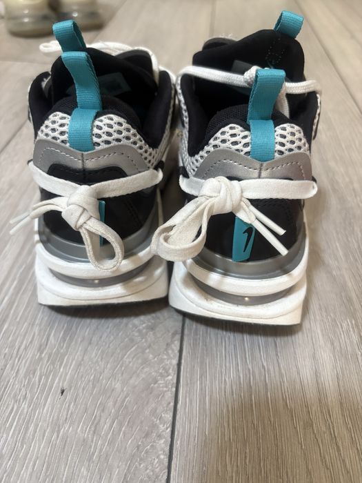 Оригинални обувки