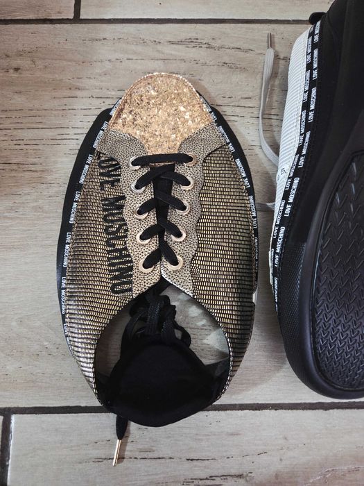 Sneakers Love Moschino