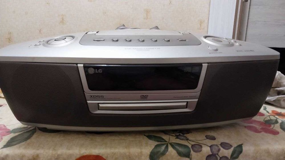 Продам магнитофон LG 4в1 Радио, кассеты, CD, mp3, Dvd