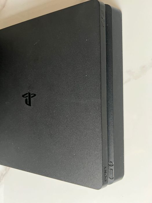 PlayStation 4 (slim)