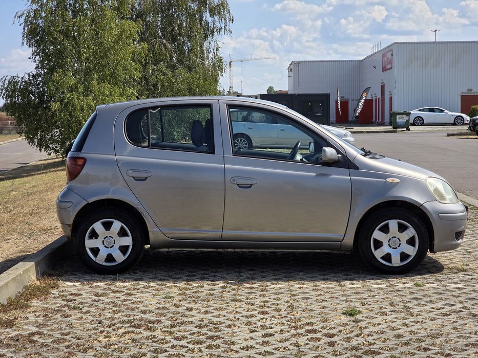 Toyota Yaris бензин