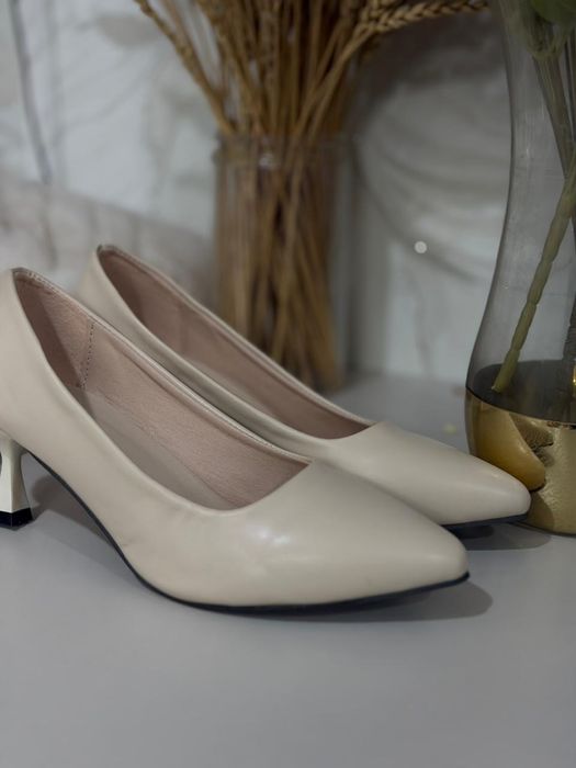 Продам туфли нежные 39рр