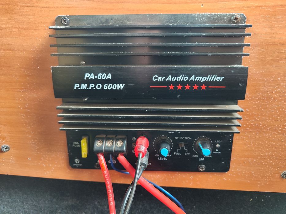 Продам сабвуфер с усилком