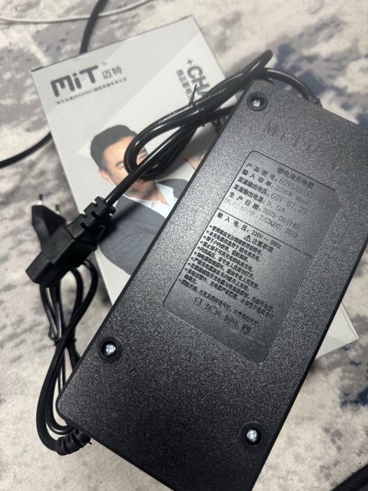 Зарядчик для всех видов скутерах