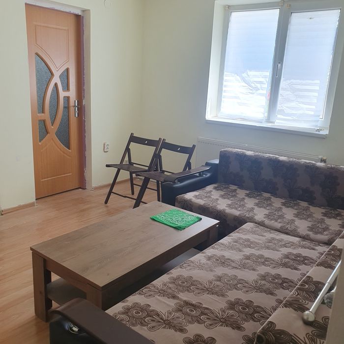 Apartament cu 3 camere + boxa la subsol de vânzare