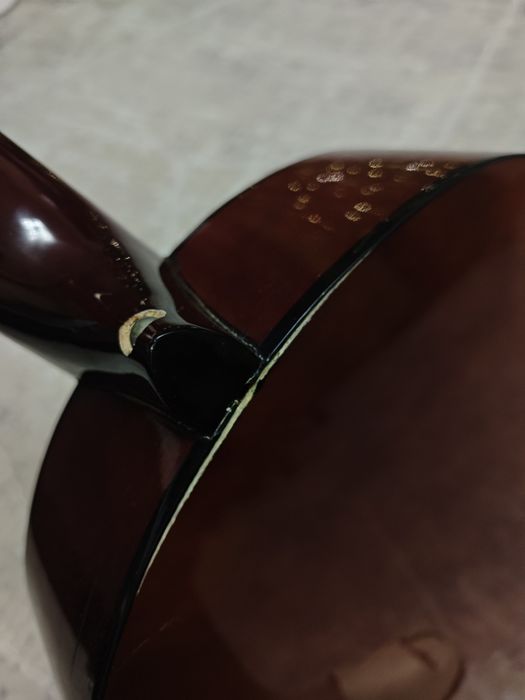 Продам акустическую гитару