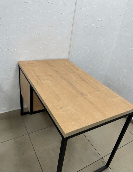 Продам маникюрный стол