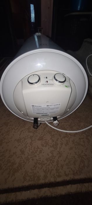 Водонагреватель Electrolux EWH 80 Quantum Pro белый