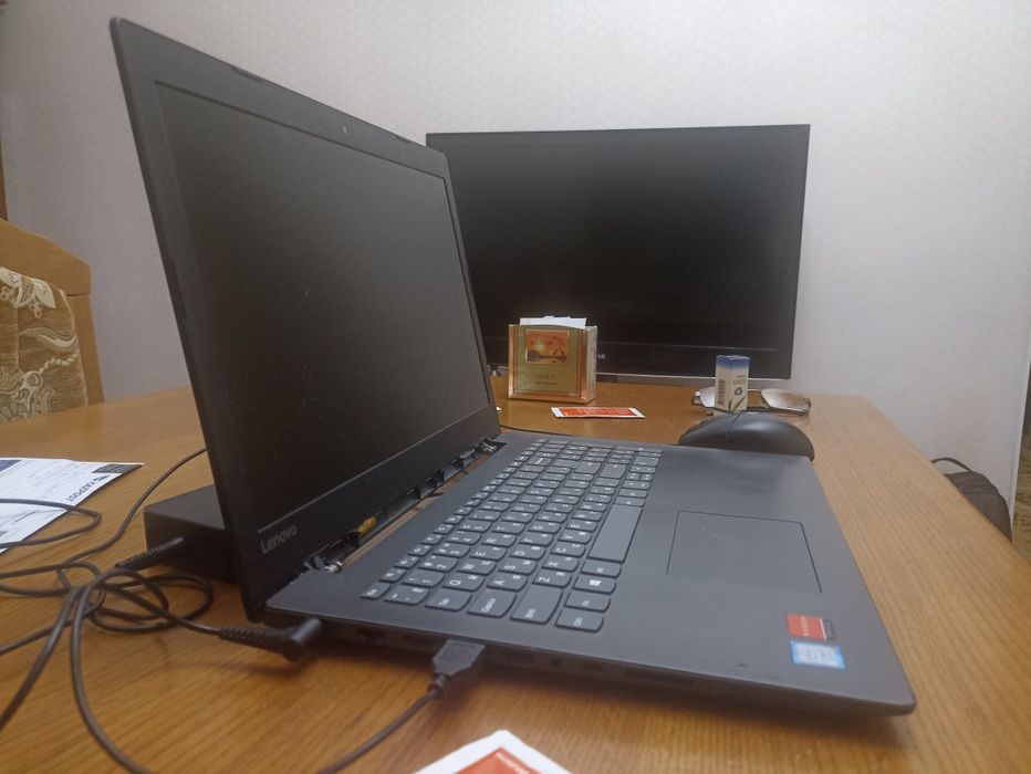 Lenovo (15.6", Core i3-7gen, Radeon 540)