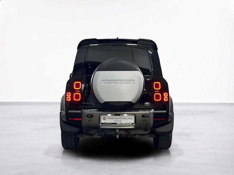 Land Rover Defender 2021 hibrid, 59.188 € — imagine 4