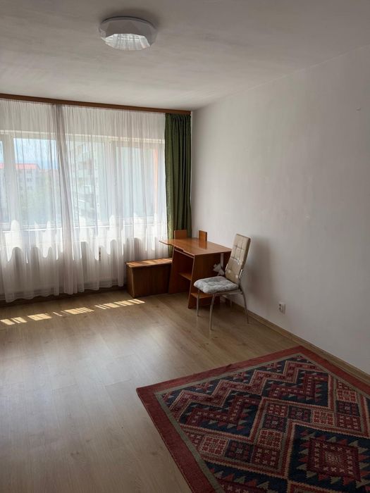 Închiriez apartament 3 camere
