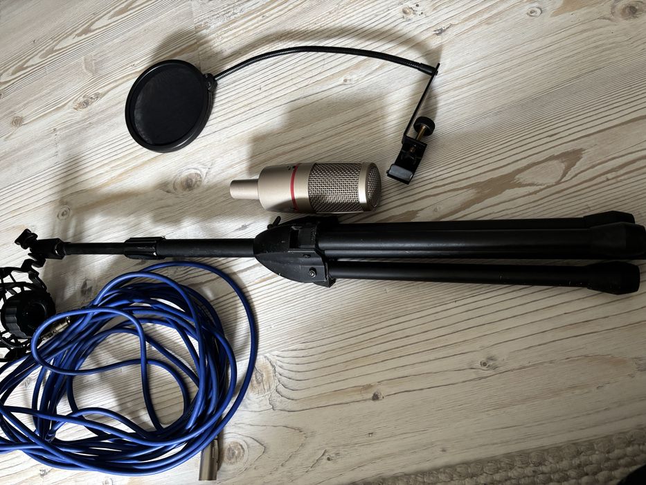 Microfon AKG c 4000b