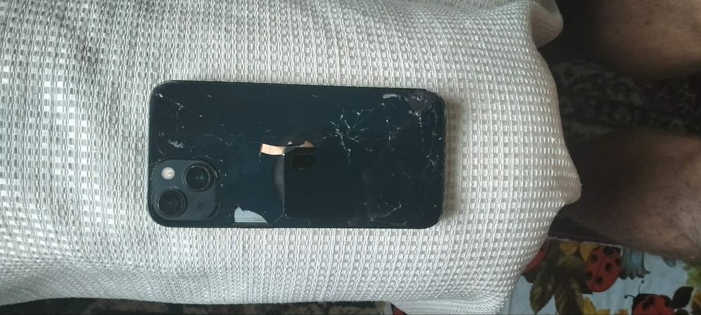 Vand/schimb iphone 13 128gb black samsung
