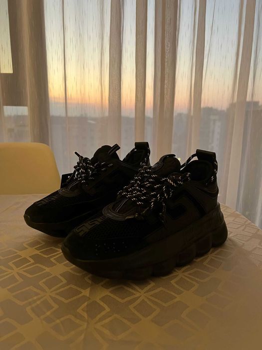 Versace chain reaction negri