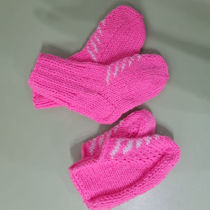 Носки тёплые, шерстяные и вязаные.