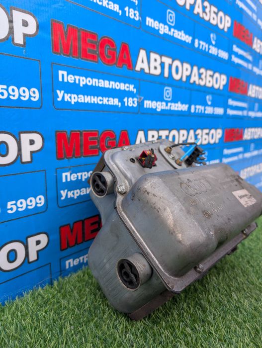 Компрессор пневмоподвески на Ауди А6С5 / Audi A6C5