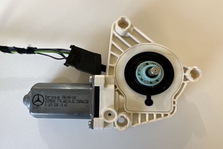 Motoras macara stanga spate A1698281942 Mercedes-Benz B-Class W245 [2