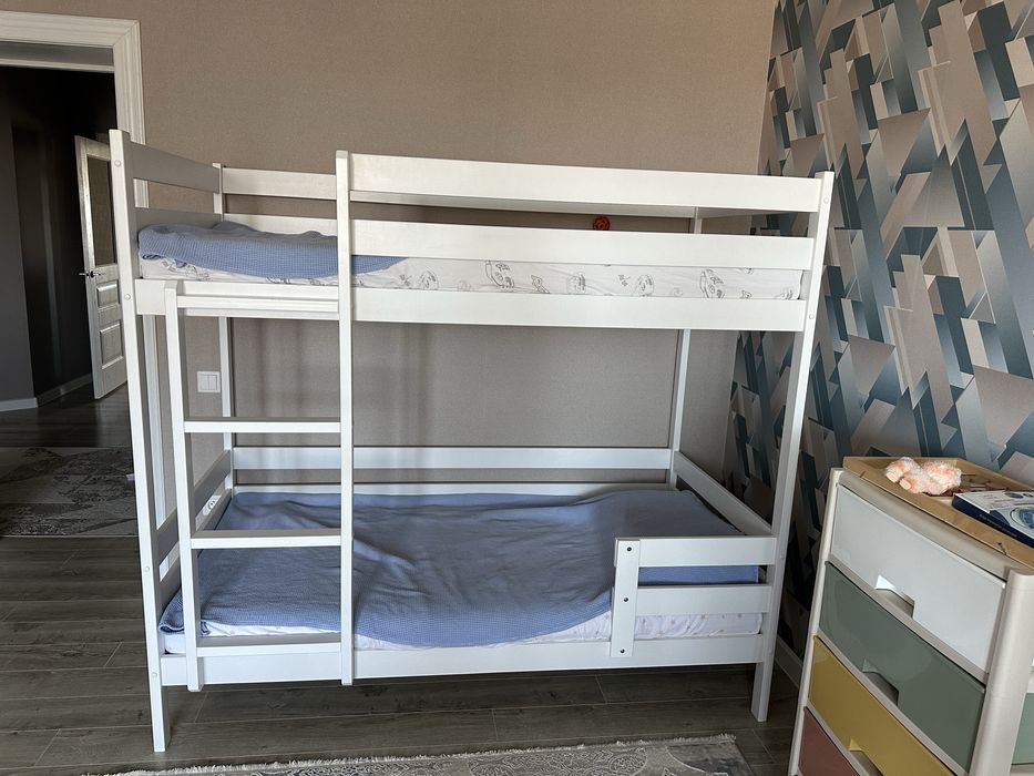 Продам двухярусную кровать