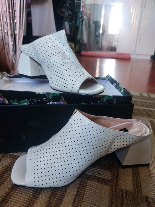 Женская обувь 37 размер