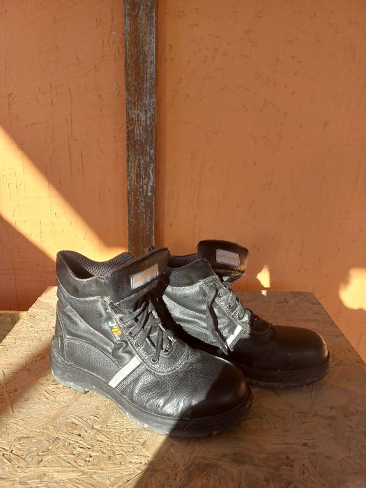 Рабочая обувь чёрного цвета