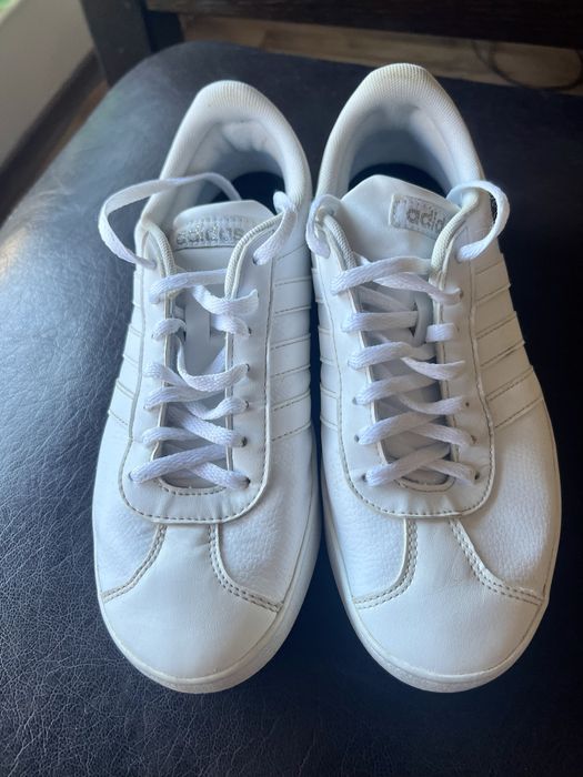 Дамски спортни обувки