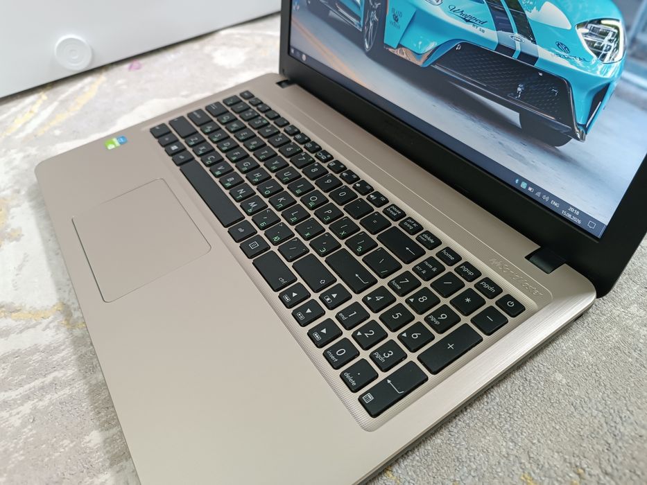 Ноутбук ASUS VivoBook Windows 10.