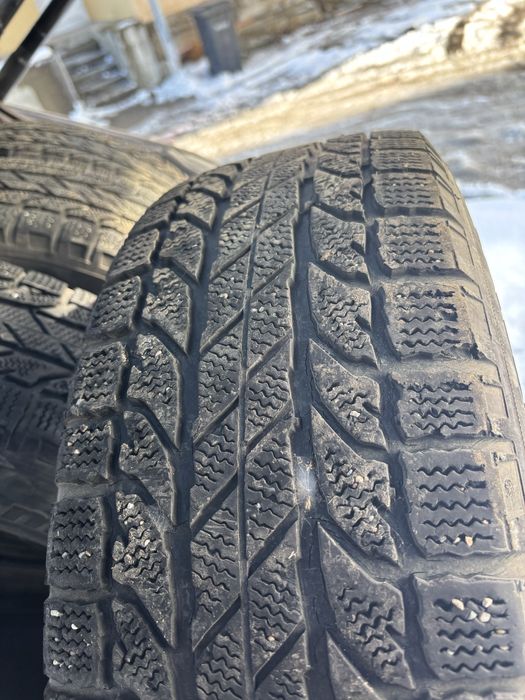 Зимни гуми 225/65/17 над 7мм грайфер.