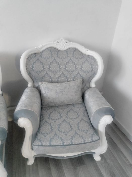 Продам Диван и два кресло