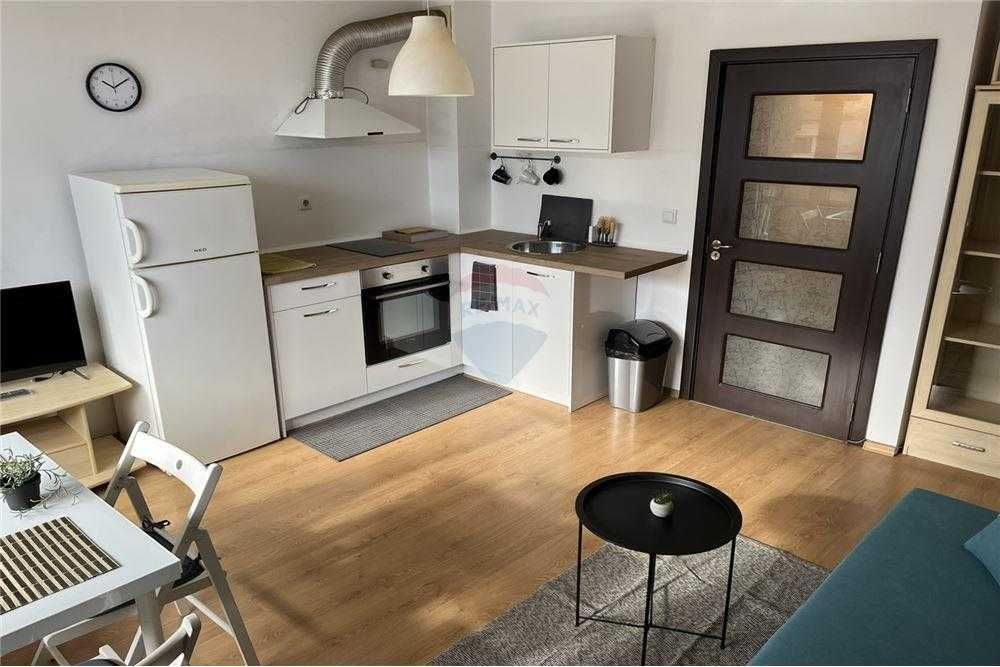 Дава се под наем Двустаен апартамент в Варна, Колхозен пазар - 60 кв.м за 357 € - Снимка #2