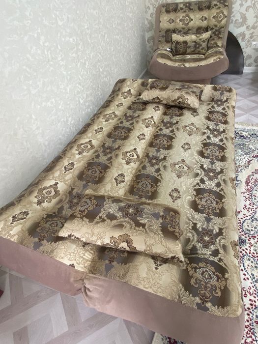 Диван б/у с двумя креслами