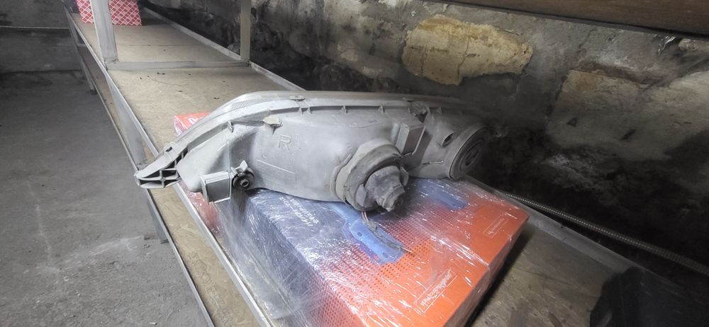 Продам фару на марк 2 100