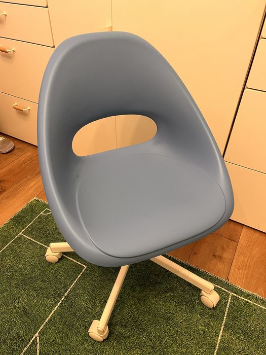 Scaun birou IKEA, albastru, cu roți, pernă din fetru
