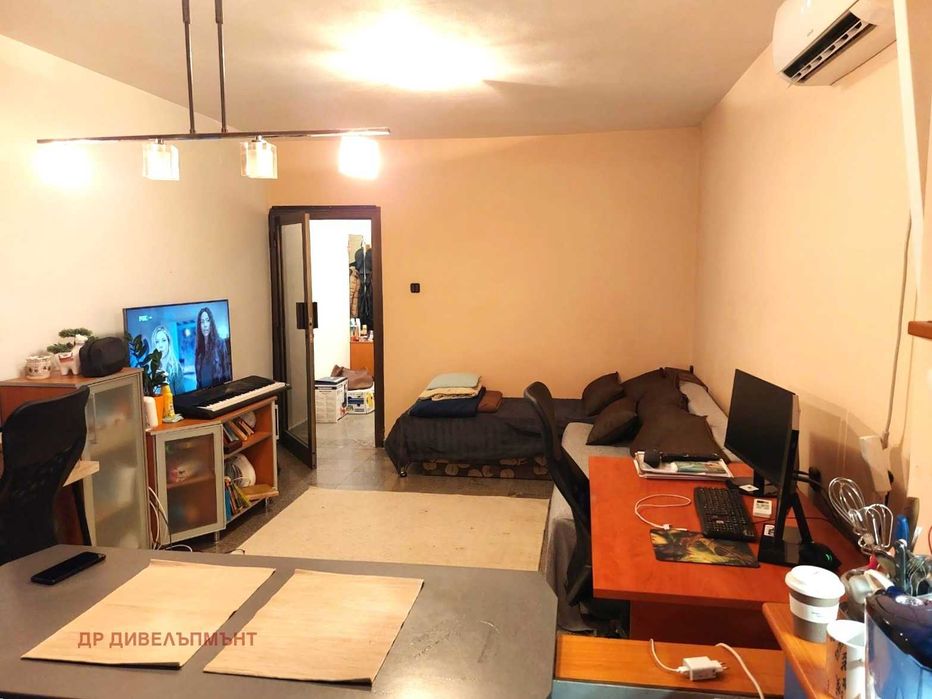 Продава се Двустаен апартамент в София, Света Троица - 45 кв.м за 2556 €/кв.м - Снимка #1