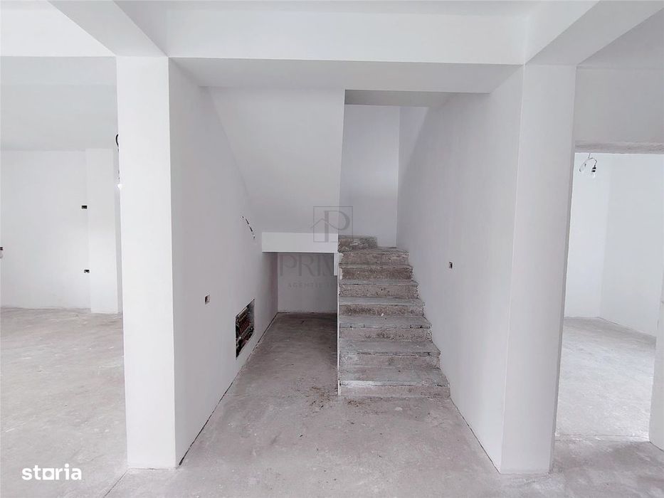 Duplex Cu Toate Utilitatile - 5 Camere - Curte Amenajata