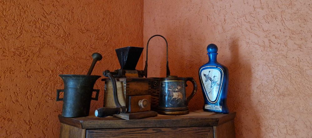 Colectie de mojar bronz, fier de calcat, halbe ceramica