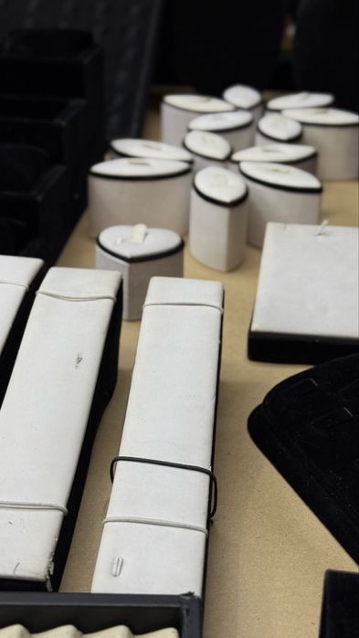 Подставки и планшеты под украшения