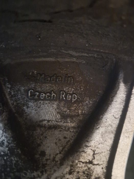 Vând 4 jante aluminiu Skoda Octavia 2 în perfecta stare nu sunt stramb