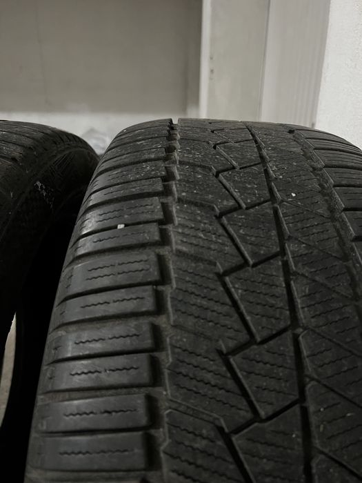 2 бр. Зимни гуми CONTINENTAL 245/50/19