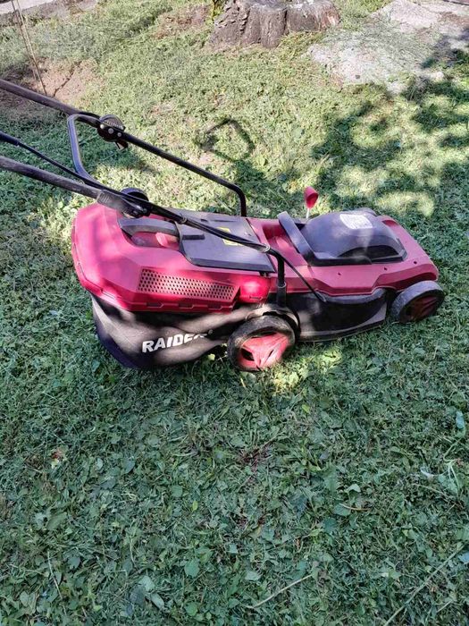 Продавам електрическа косачка и тример общо за 120 лв.