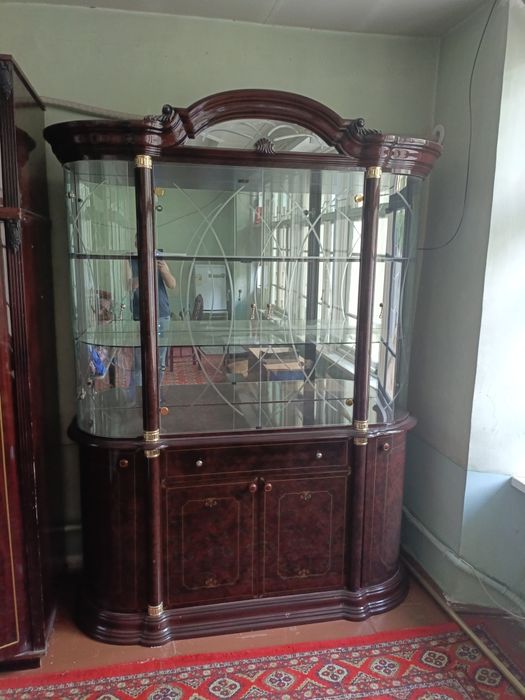 Комод + Стенка продается в отличном состоянии.