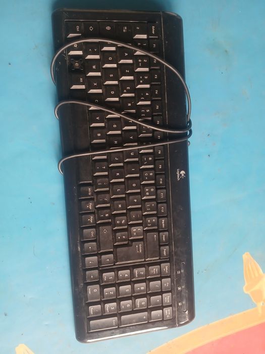 Vand tastatura ca noua