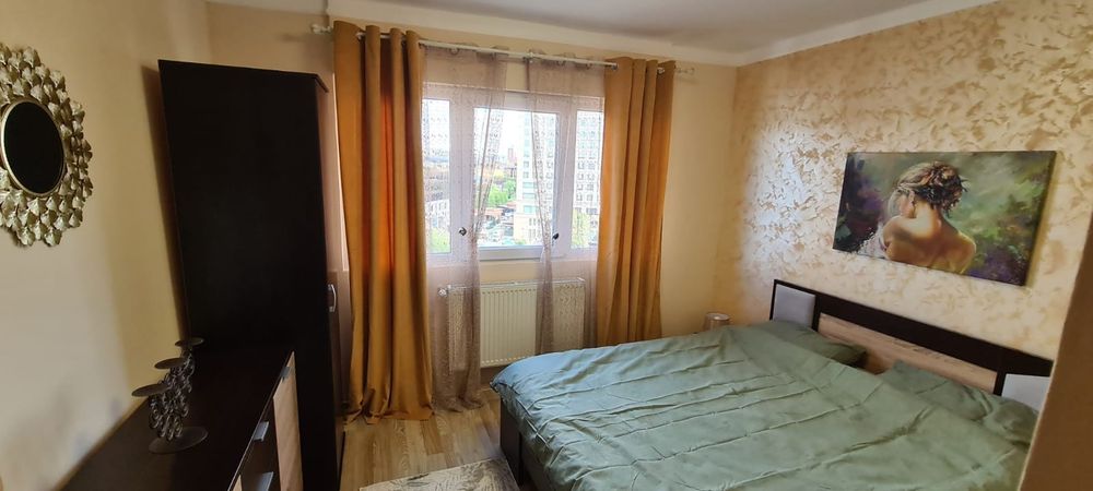 PF  Închiriez Apartament 3 camere Lux Centru , Palas
