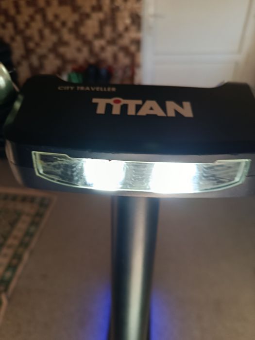 Vând trotineta titan