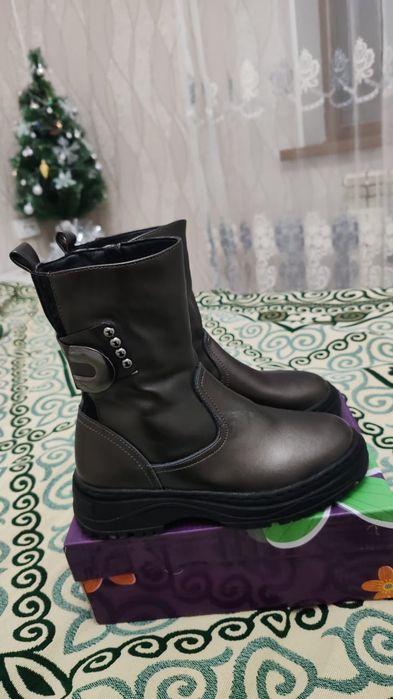 Продам новый зимний сапоги для девочек