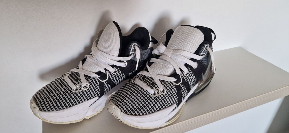 Nike LeBron Witness 7 "White Black"