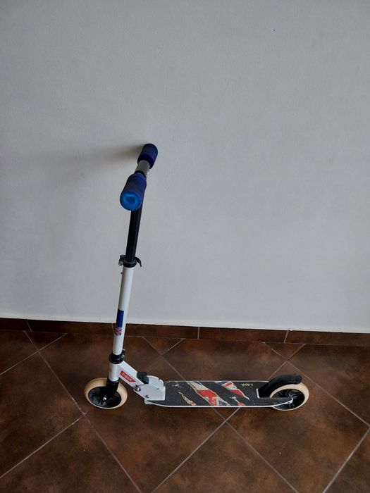 Vând trotineta copil